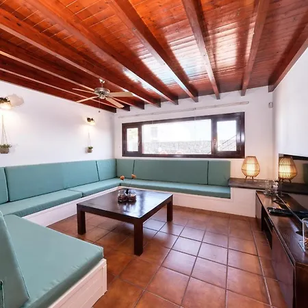 Villa Aurelia - Pool, Jacuzzi, Bbq And Ping-pong By Lanzarote Playa Blanca (Lanzarote)